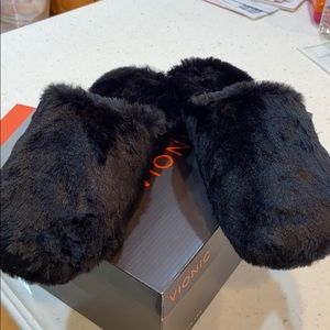 Vionic Gemma Plush Slippers